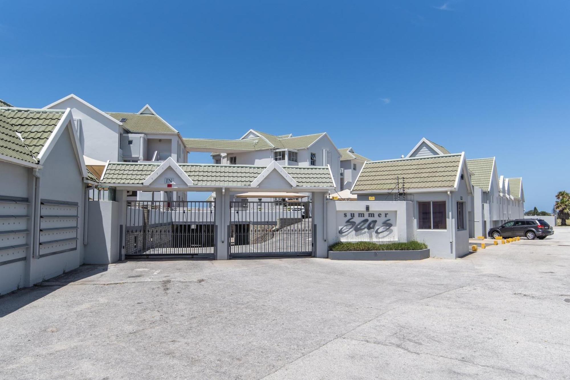 Summerseas Beach Living Port Elizabeth Exterior photo
